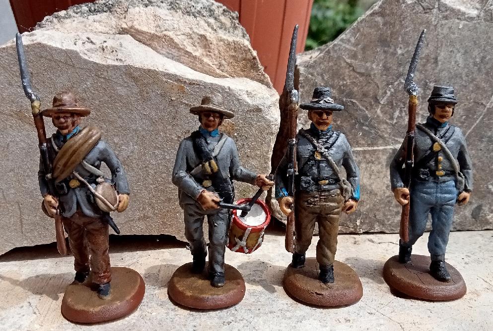 4 gray ACW figures